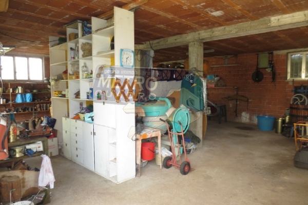 magazzino - UNIFAM. AUTONOMA THIENE (VI) EST